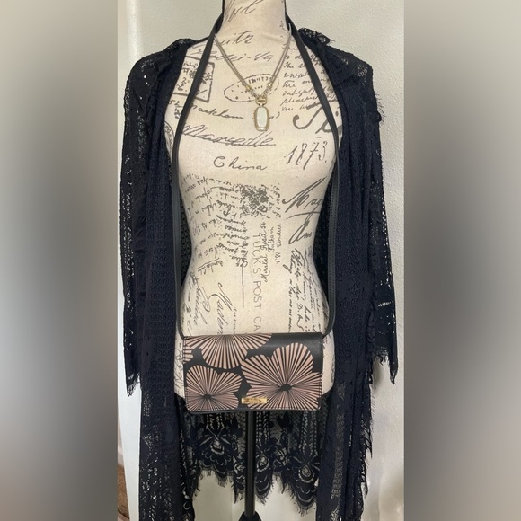 ⭐️ Trina Turk Crossbody Bag Black/Cream EUC - Picture 2 of 4